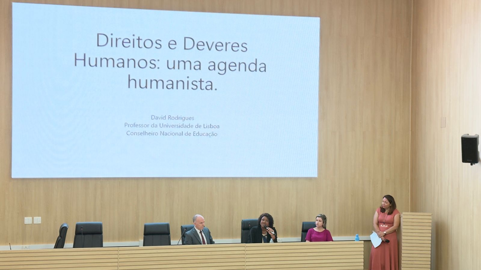 PEDAGOGA ADRIANE MARTINS SOARES PELLISSONI (DEAPE).
PROFA. DRA. ERIKA ZAMBRANO (CAA);
PROFA. DRA. ELISDETE MARIA SANTOS DE JESUS (DEDH);
PROF. DR. ARNALDO PINTO JUNIOR, REPRESENTANTE DA REITORIA DA UNICAMP;