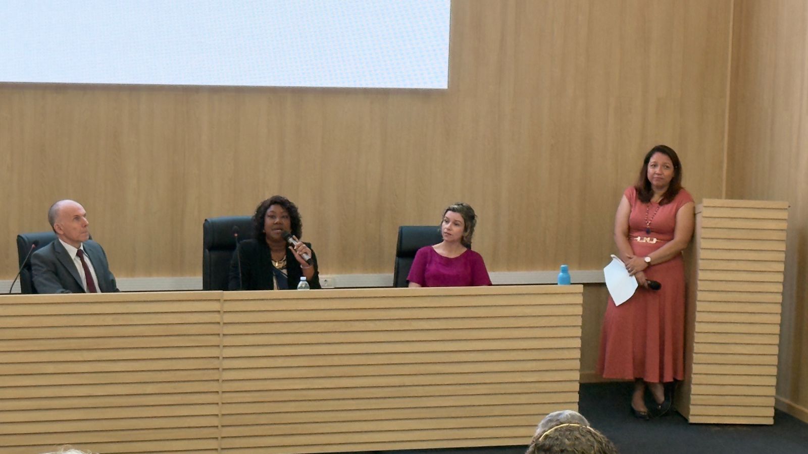 PEDAGOGA ADRIANE MARTINS SOARES PELLISSONI (DEAPE).
PROFA. DRA. ERIKA ZAMBRANO (CAA);
PROFA. DRA. ELISDETE MARIA SANTOS DE JESUS (DEDH);
PROF. DR. ARNALDO PINTO JUNIOR, REPRESENTANTE DA REITORIA DA UNICAMP;