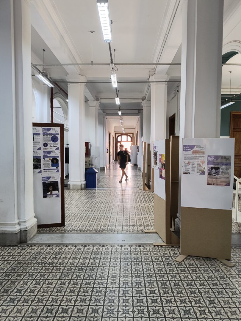 Corredores do Cotuca com a exposição Dear Black Women